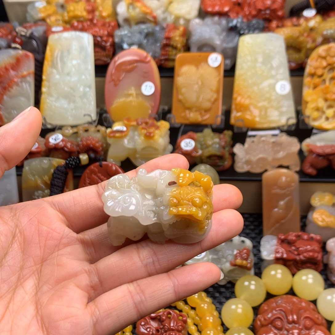 石英质玉（黄龙玉）挂件未镶嵌