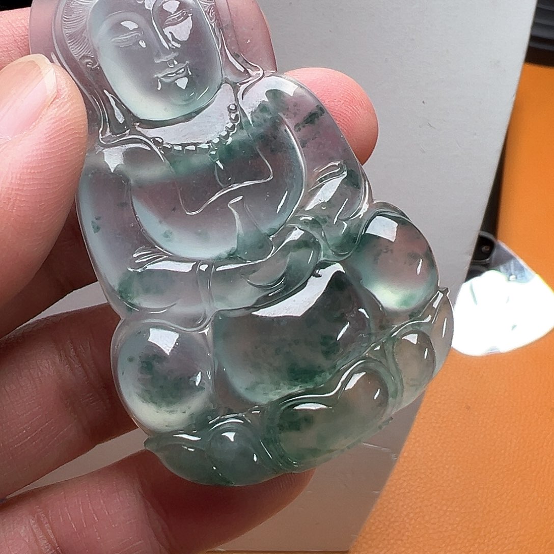 翡翠颈饰未镶嵌高冰飘蓝花观音