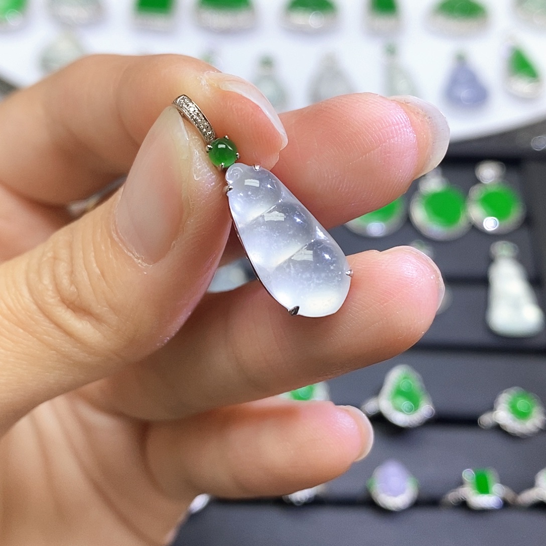 翡翠18K金镶嵌戒指