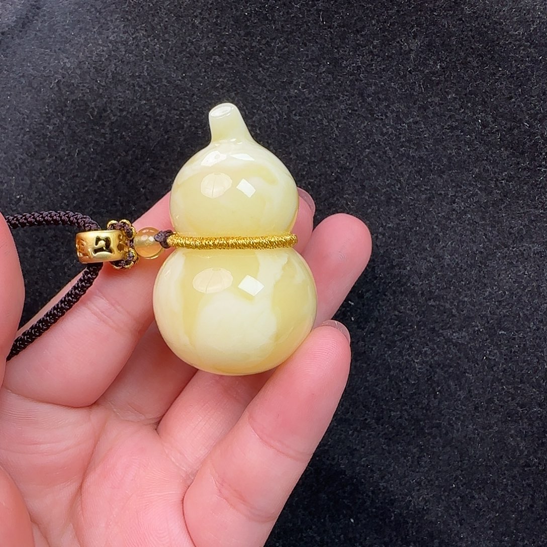 蜜蜡未镶嵌珠宝奇石