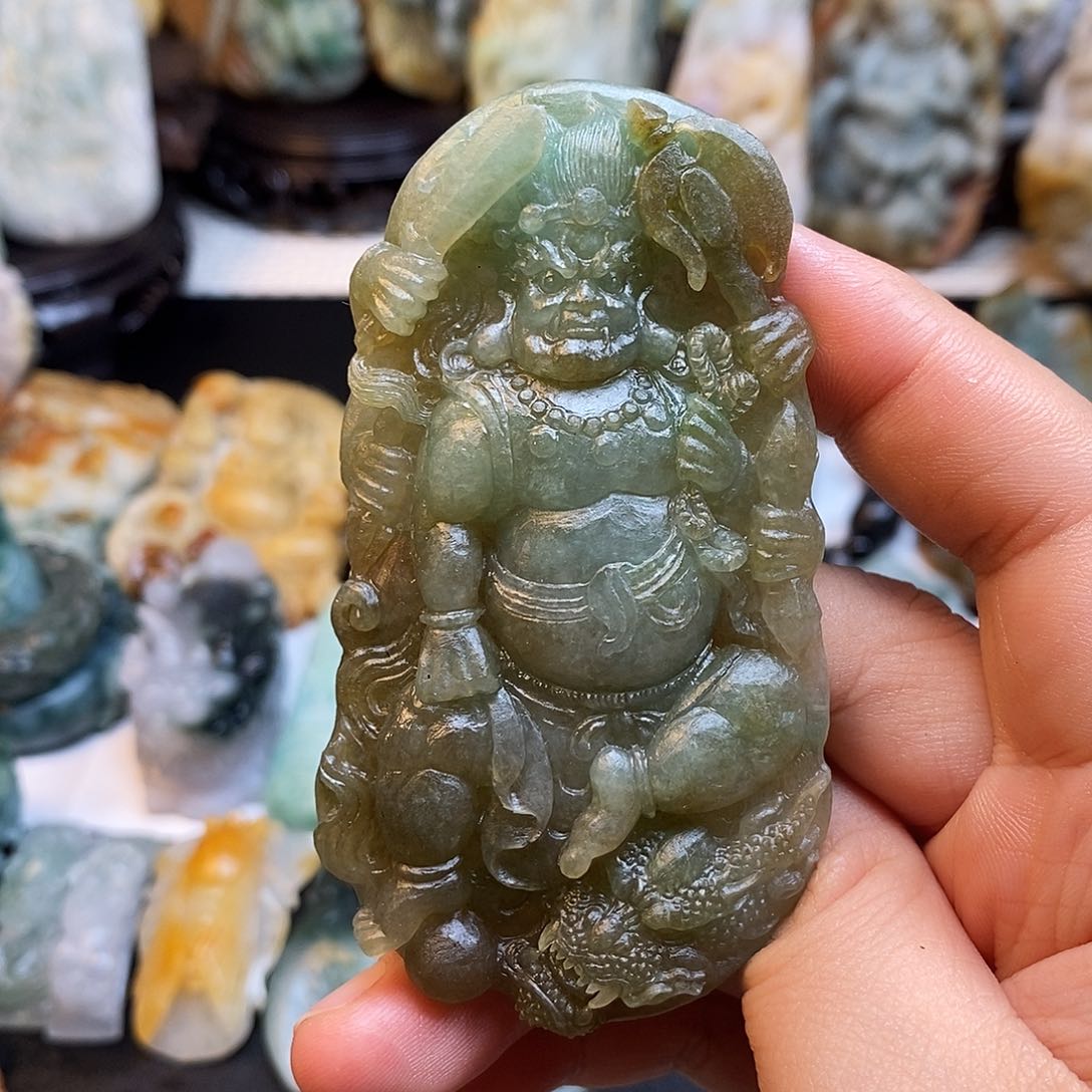 定制翡翠未镶嵌特色1