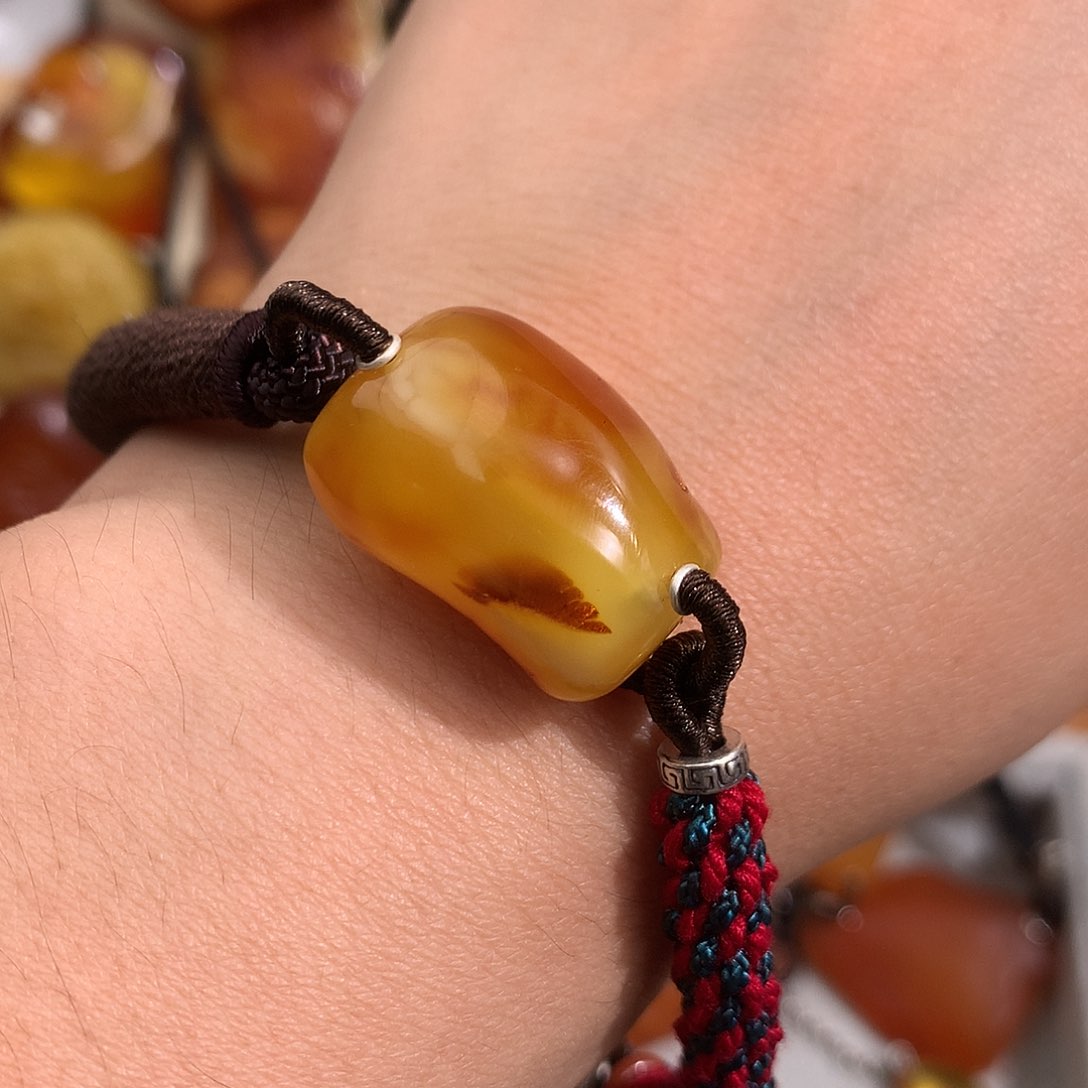 蜜蜡裸石未镶嵌 在