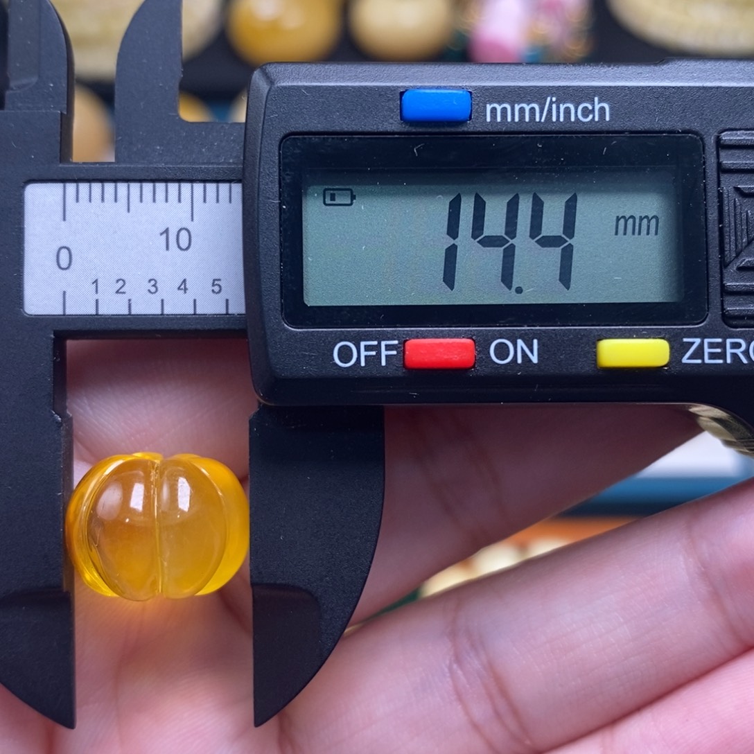 蜜蜡未镶嵌珠宝奇石