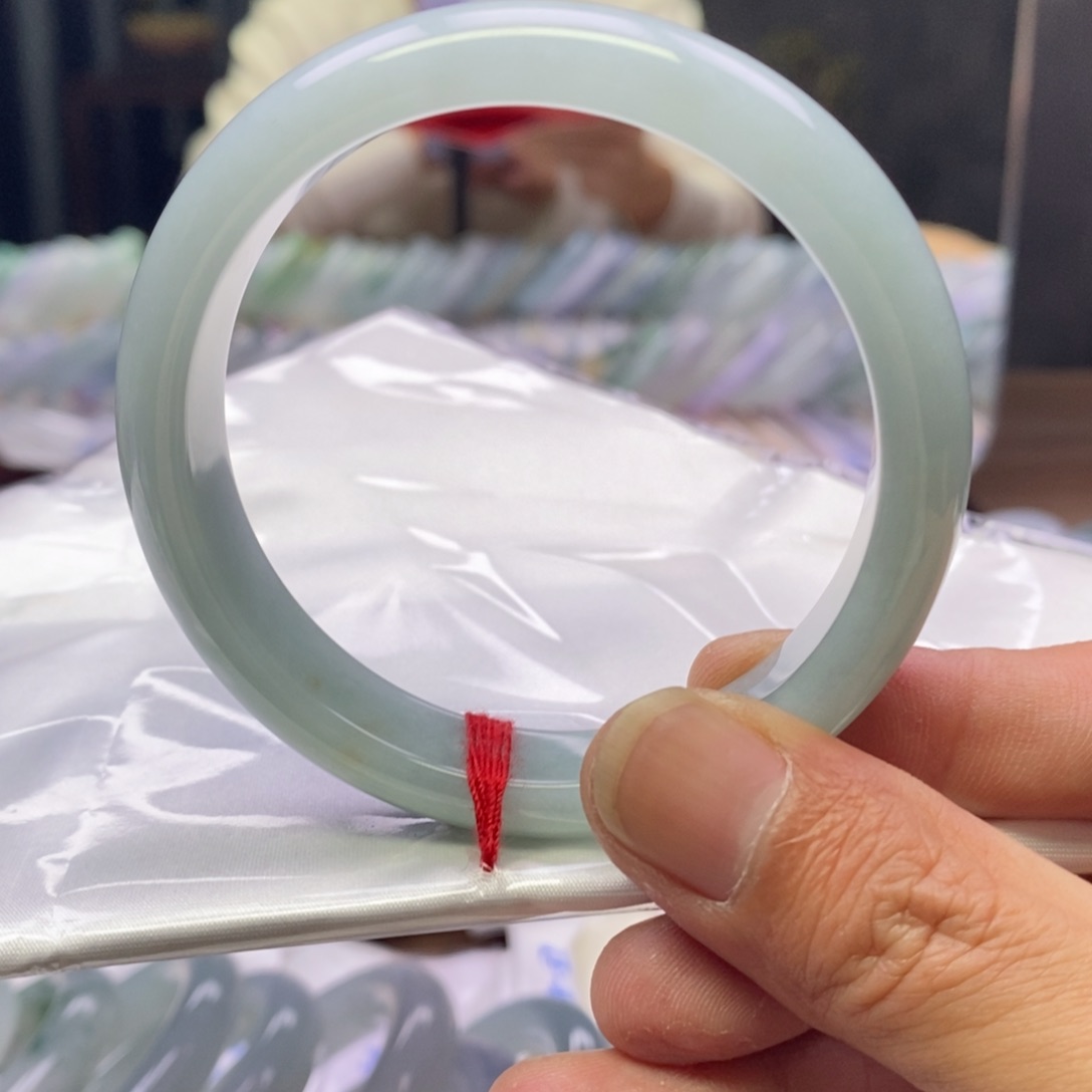 翡翠手镯未镶嵌纯天然翡翠手镯