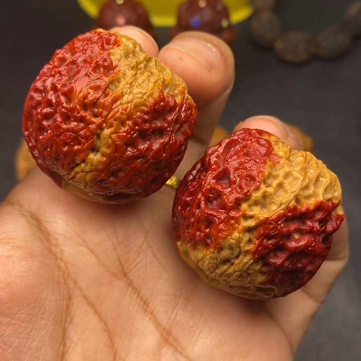 栤***啉文玩核桃吊坠42尺牡丹绣球