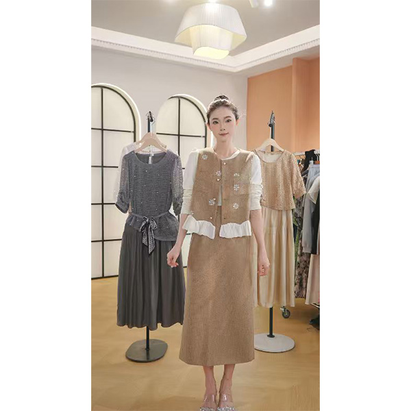 L9486 2025年秋季新款时尚气质打底衫+小香风马甲+显瘦中长款半裙