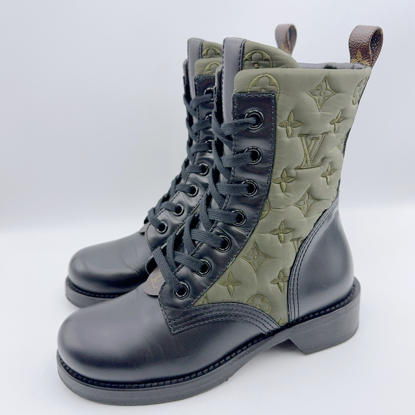 95新 LouisVuitton/路易威登 35码/军绿色满印印花马丁靴/02163