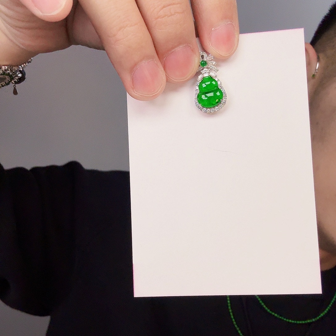 翡翠颈饰未镶嵌一件