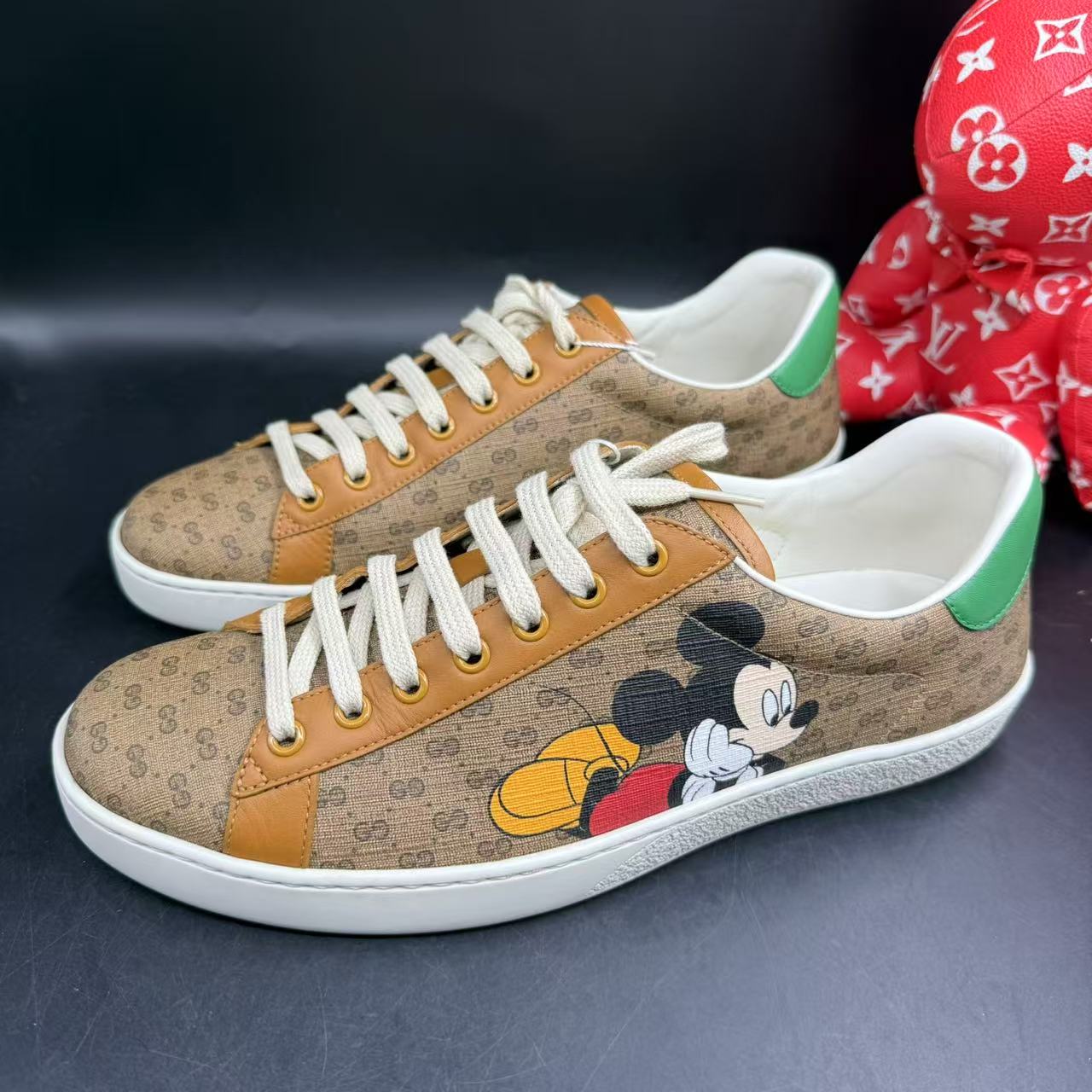 95新 GUCCI/古驰 男士棕色老花米老鼠印花板鞋39欧码