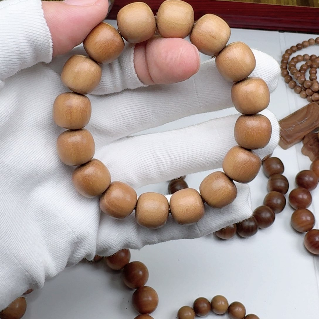 檀香木手串/手链1.3.1.4.16颗顺纹不沉水