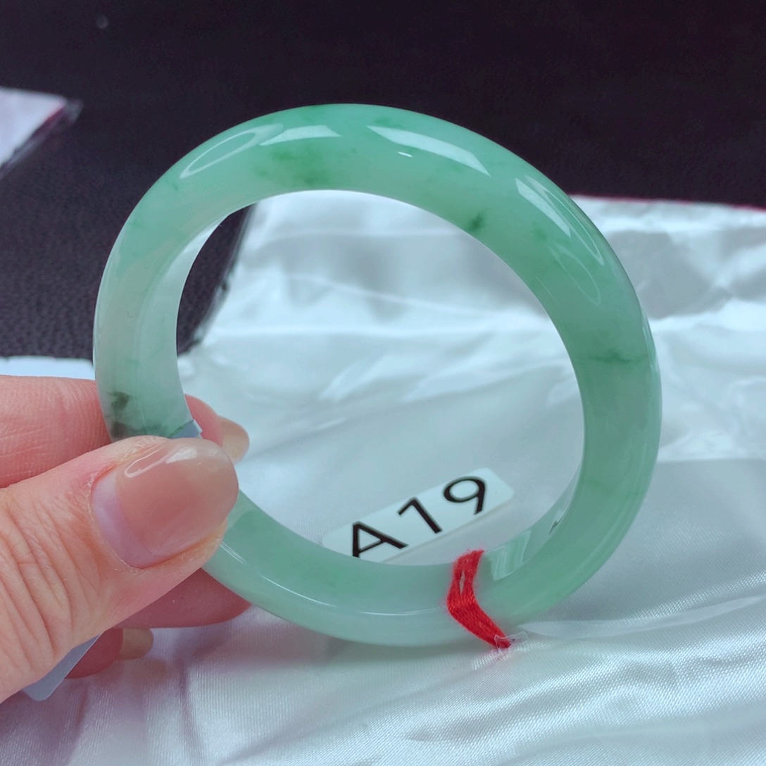 翡翠手镯未镶嵌手镯88