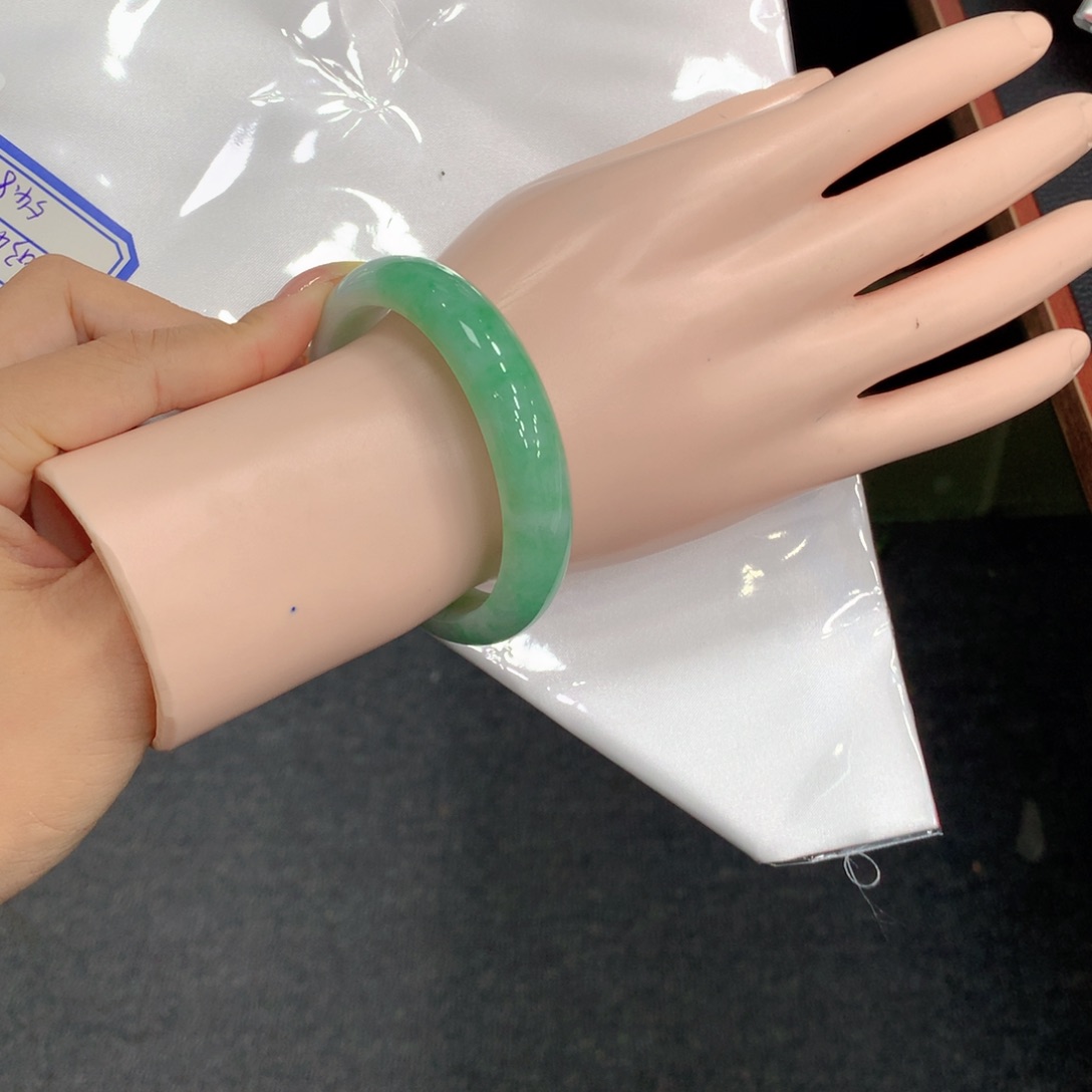 用***6翡翠手镯未镶嵌翡翠