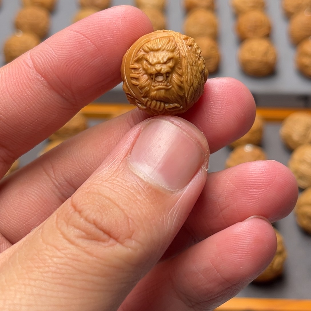 猴头核桃吊坠狮驼岭