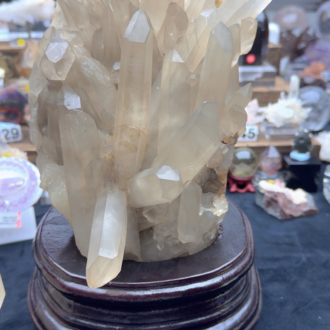 D***狄水晶未镶嵌珠宝半成品