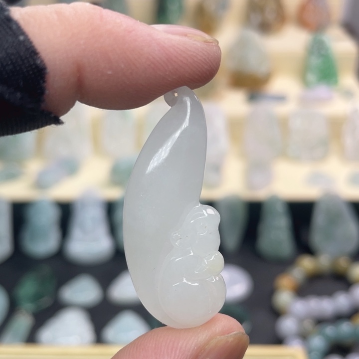 翡翠未镶嵌颈饰玉