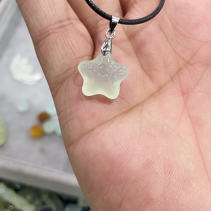 蛇纹石玉未镶嵌颈饰