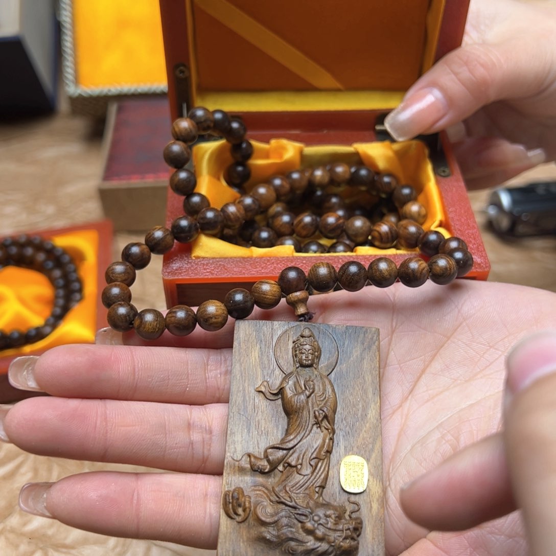 大叶紫檀（黑酸枝木类）