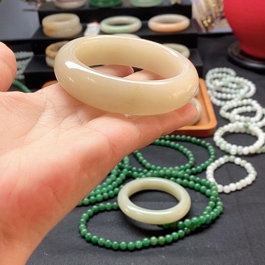 未镶嵌手镯石英质玉静*