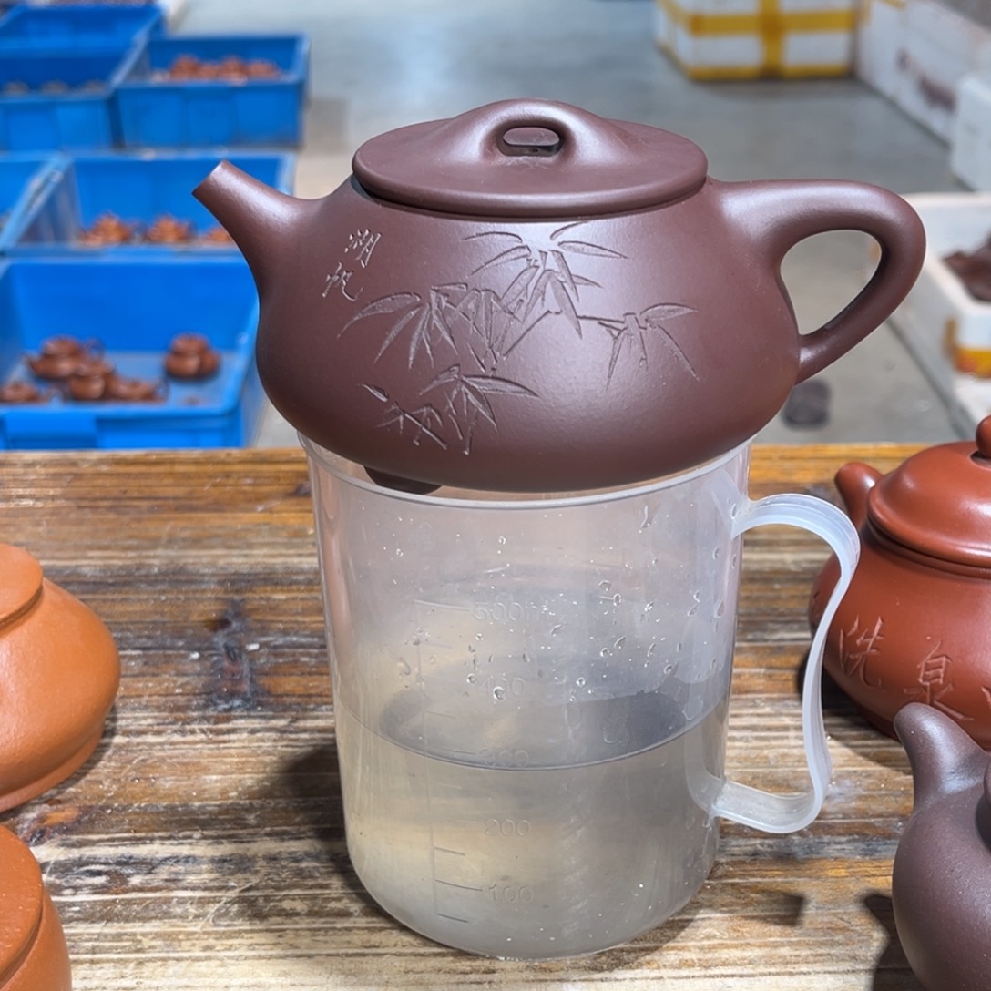 茶壶紫砂紫砂的味道很