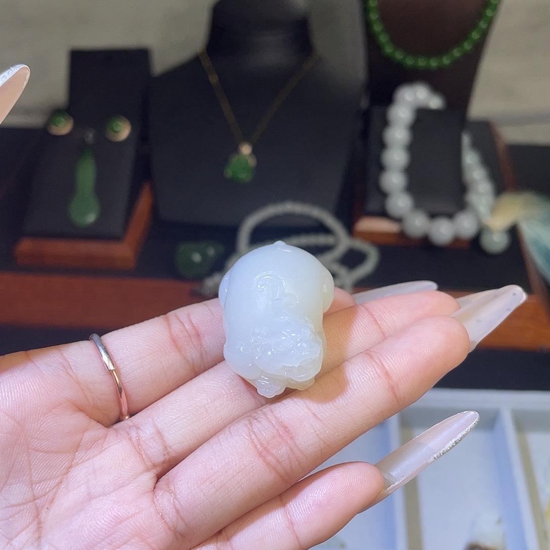 颈饰未镶嵌和田玉