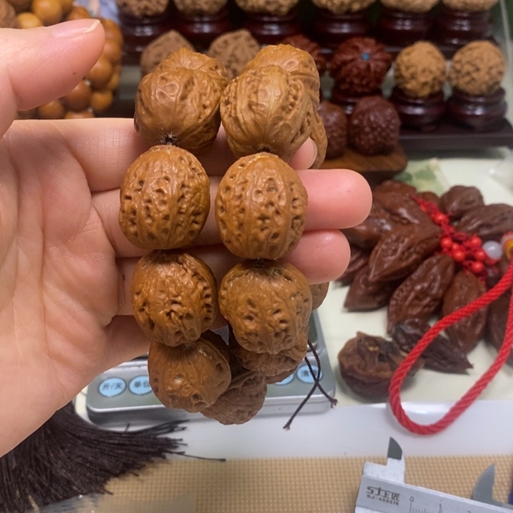 文玩核桃吊坠秋子手持