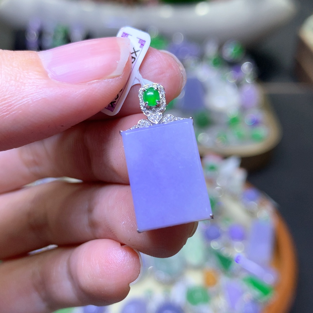 【闪购商品】翡翠颈饰18K金镶嵌翡翠吊坠项链