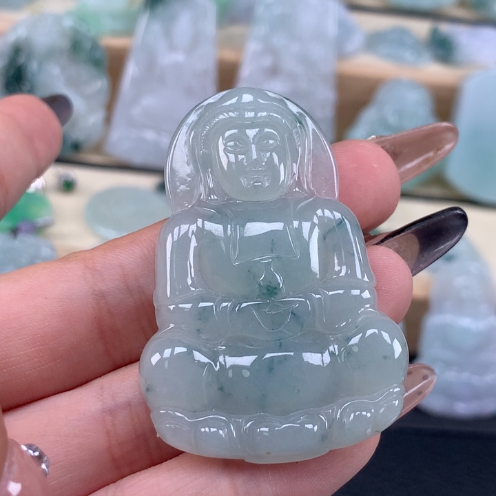 翡翠未镶嵌颈饰观音