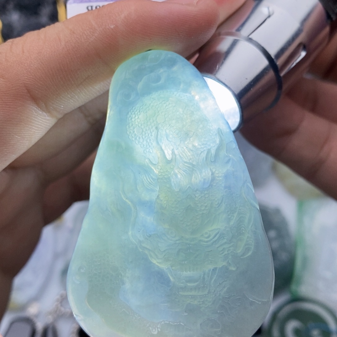翡翠颈饰未镶嵌龙牌