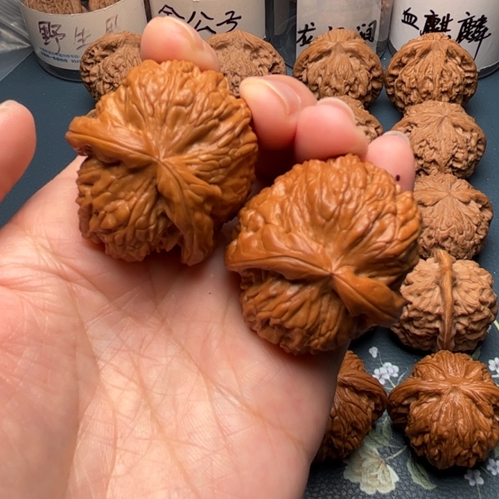 吊坠文玩核桃卡肚40白狮子顺风耳