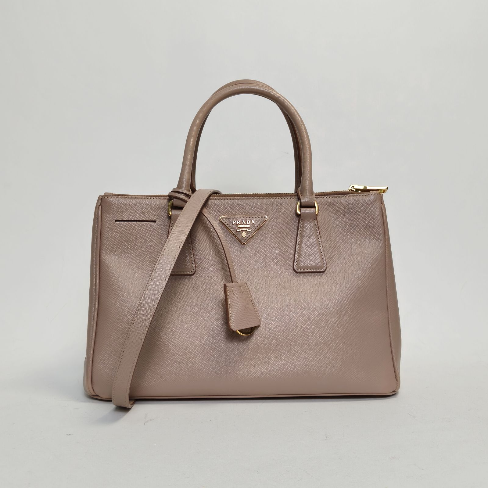 95新 Prada/普拉达 【攀】Galleria 杀手包 中号 灰粉 皮革 金扣