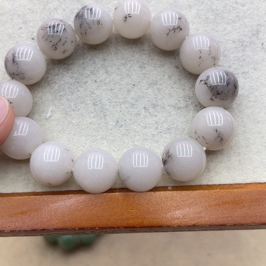 石英岩玉未镶嵌圈口齐全