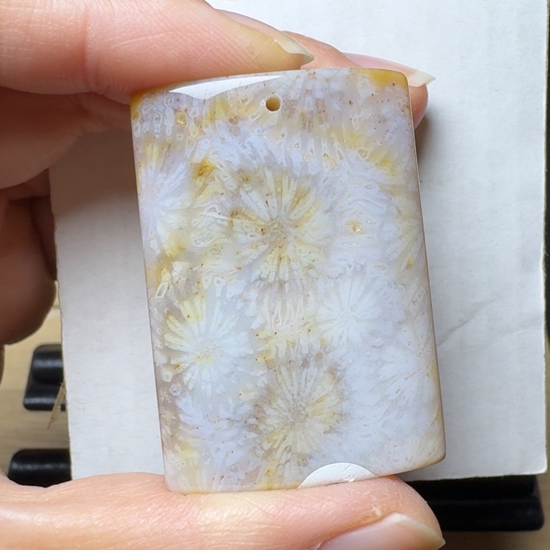 硅化玉玉透立体大花未镶嵌