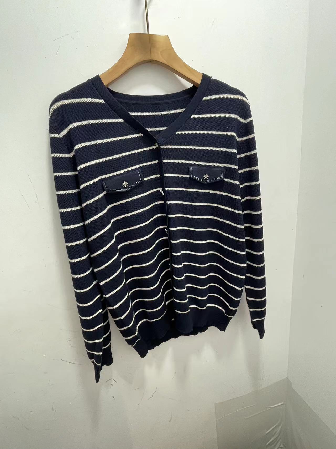上海陈姐服饰雪花纽扣装饰假开衫