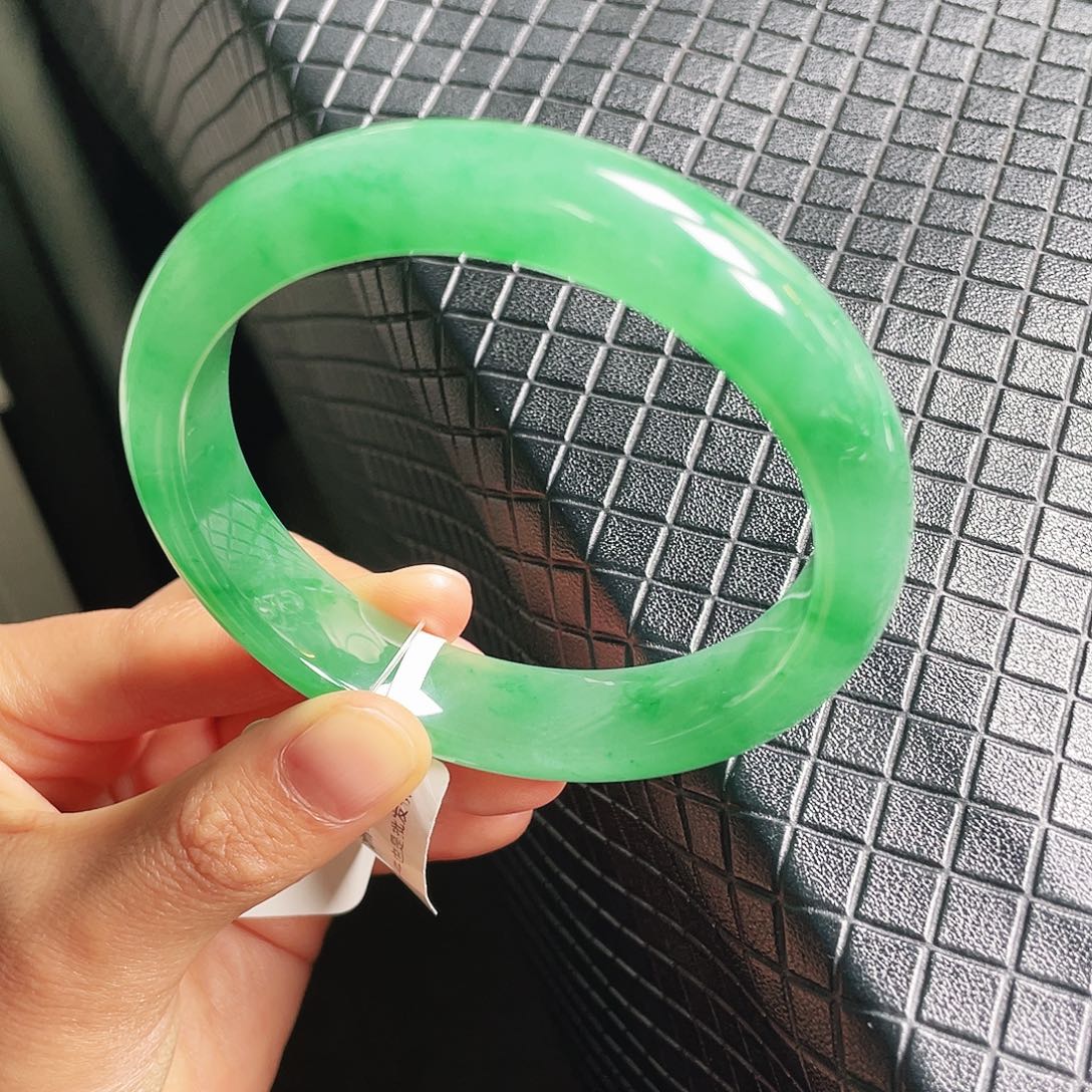 王***北石英质玉未镶嵌手镯58