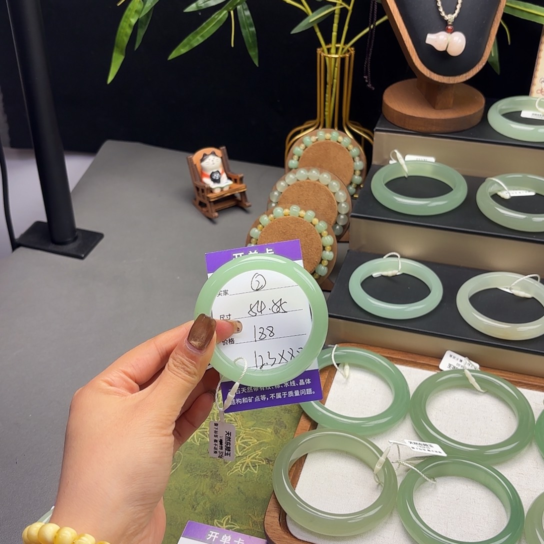 东陵石未镶嵌手镯