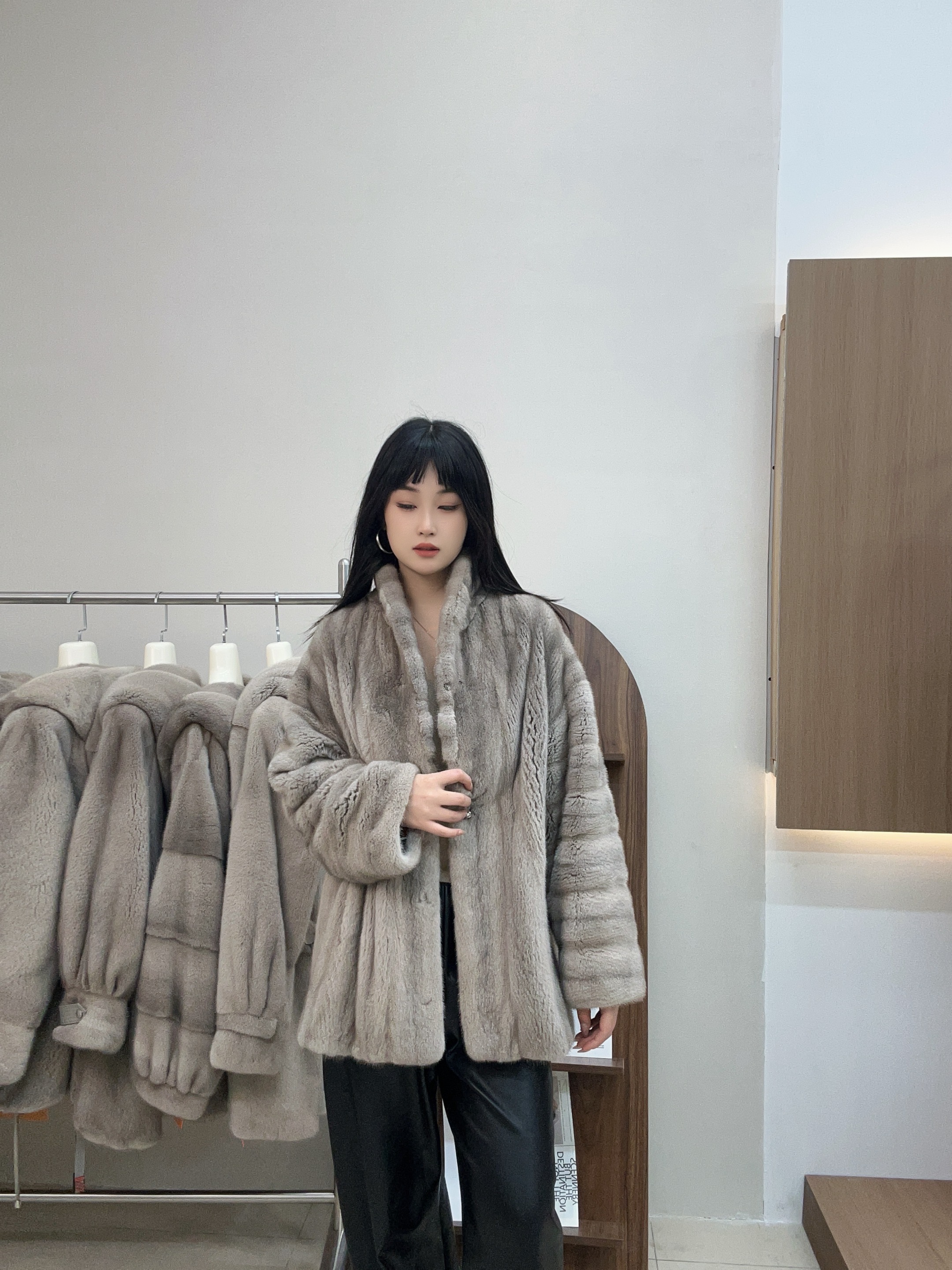 0236银蓝原色青果领极简分刀抽刀紫金短二水貂冬季轻奢短款外套