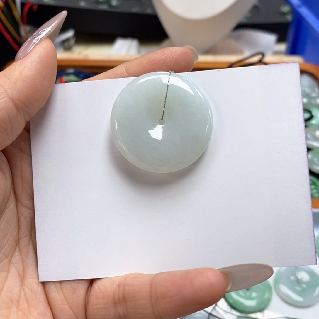 翡翠颈饰未镶嵌放**想