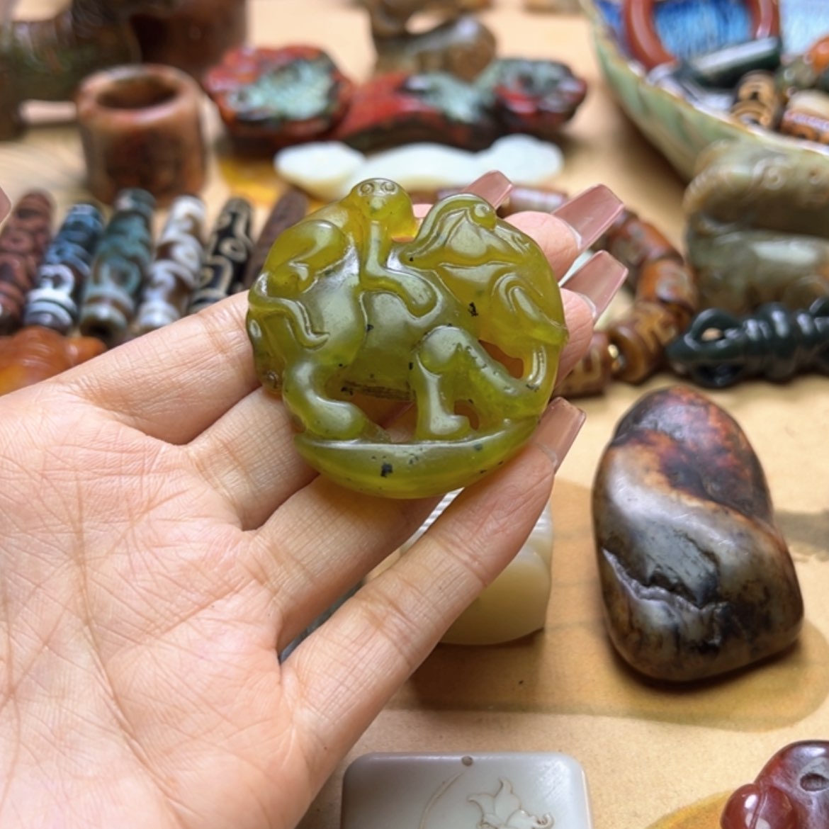 【闪购商品】蛇纹石玉颈饰未镶嵌