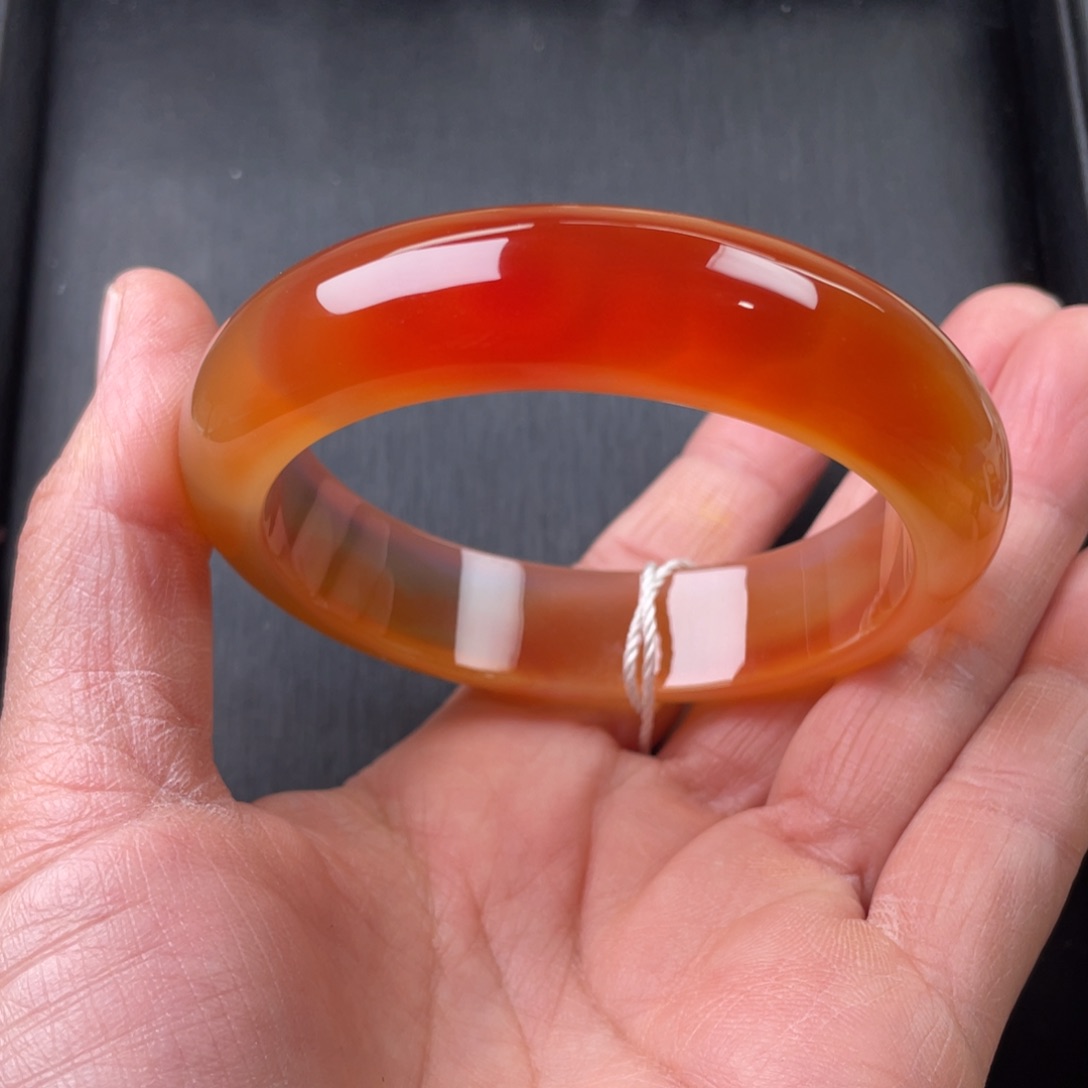 玛瑙/玉髓手镯未镶嵌U****?