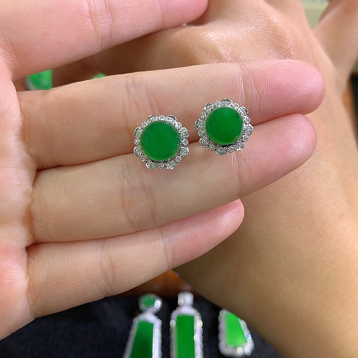 翡翠18K金镶嵌颈饰无事