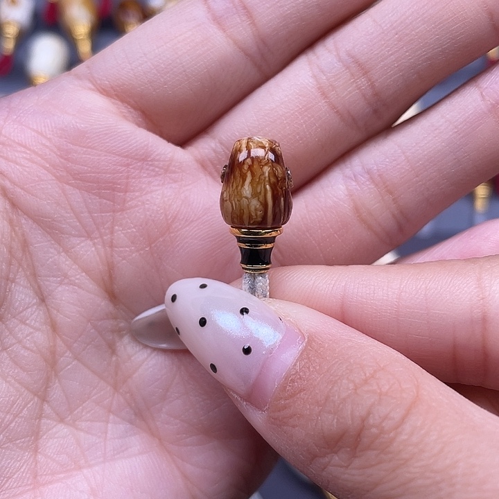 琥珀未镶嵌裸石7.2mm