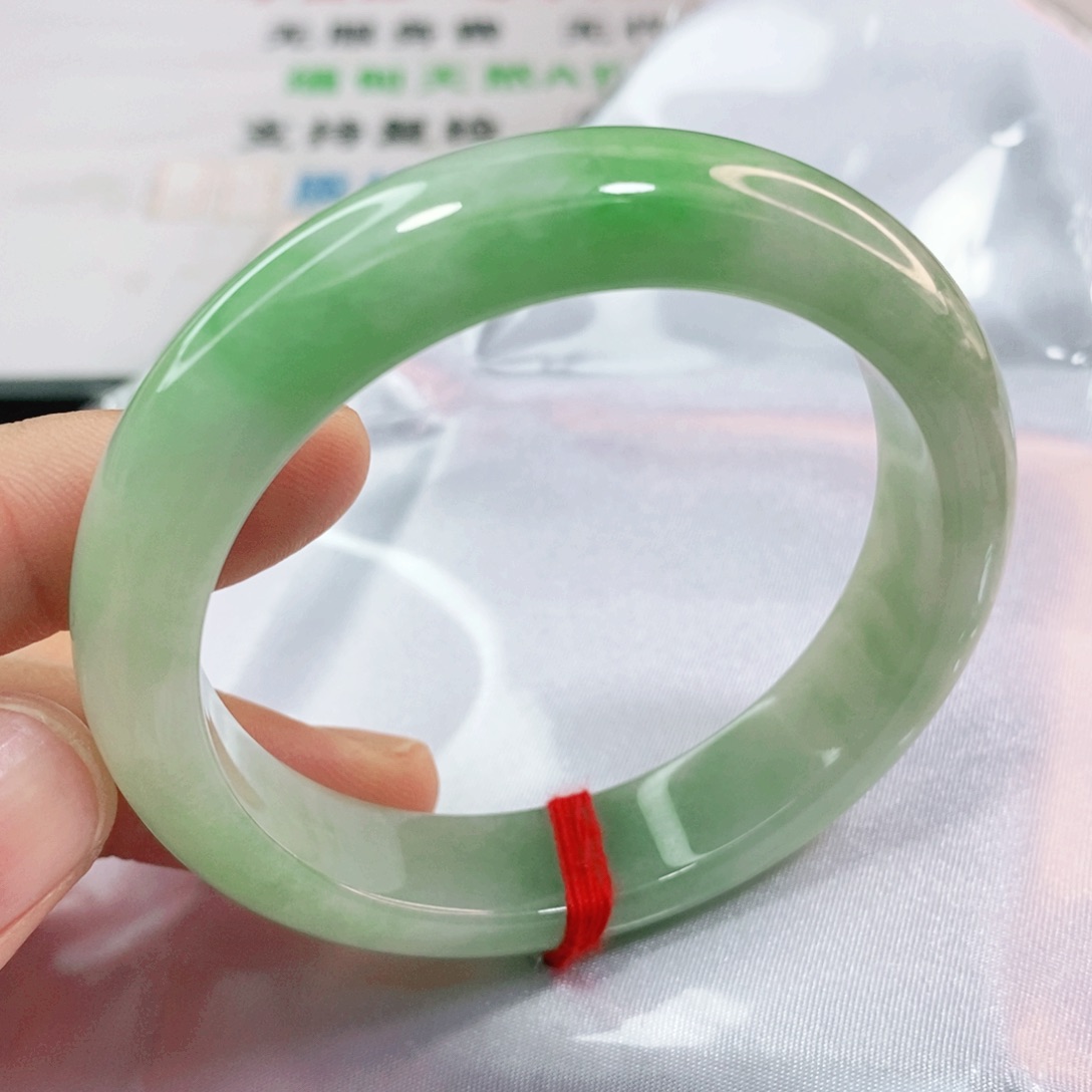 翡翠手镯未镶嵌53.3圈口