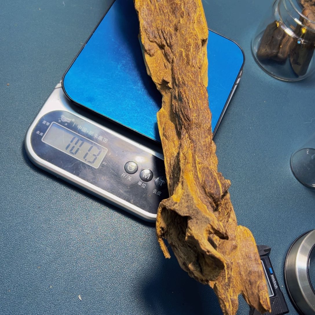 线香沉香摆件老料101g