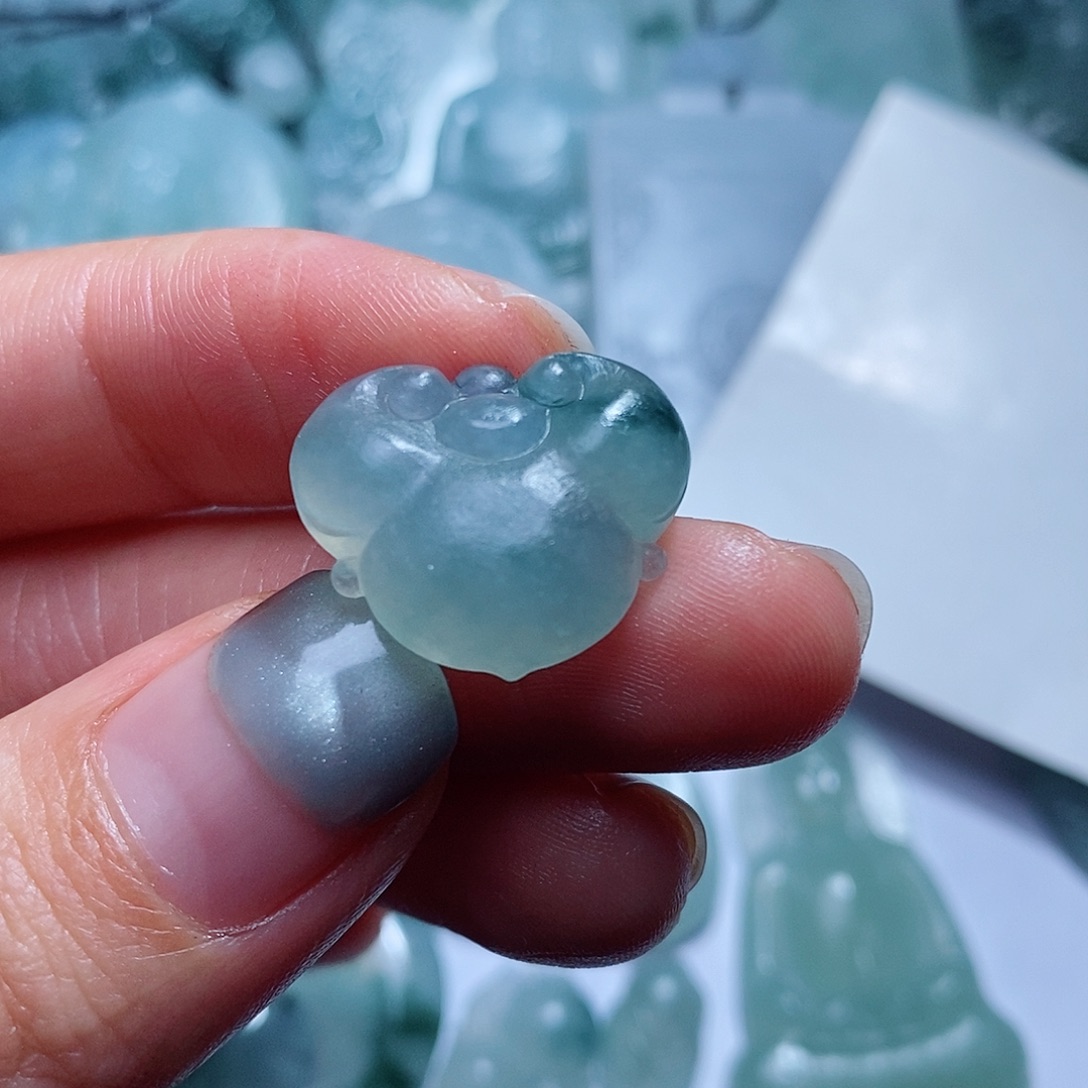 老***锅定制翡翠未镶嵌毛货付款后确认抛光