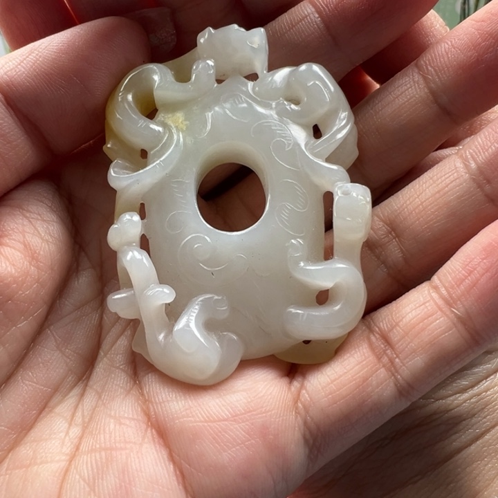 已***置和田玉未镶嵌颈饰