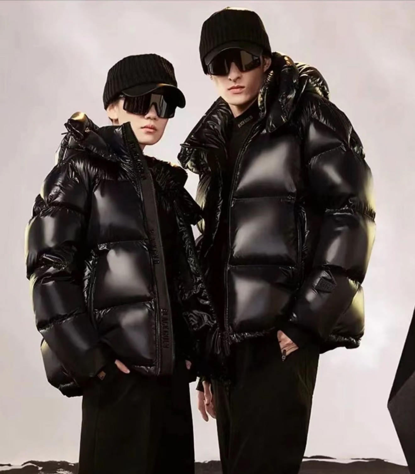 短黑钻鹅绒服男女同款