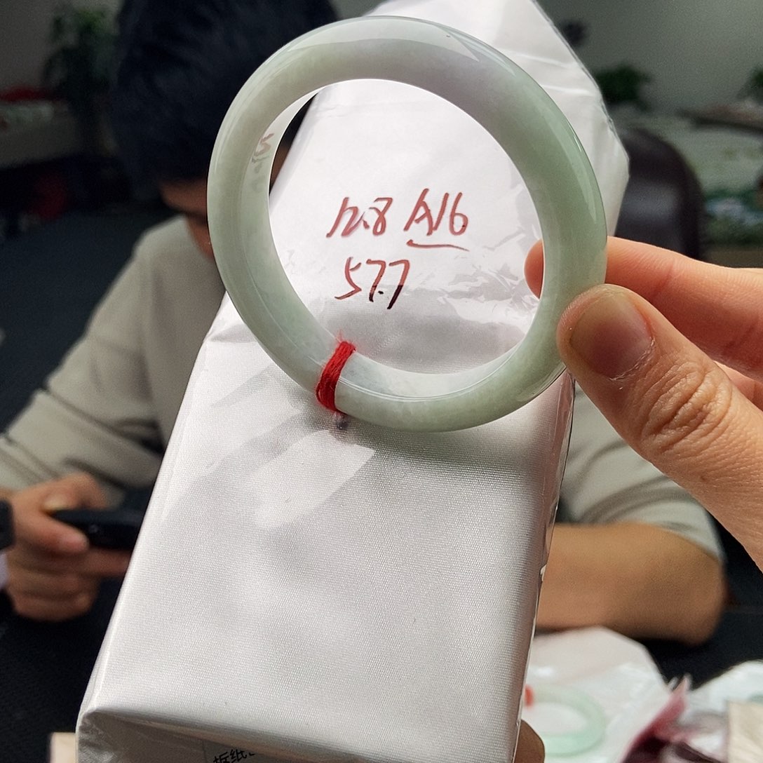 翡翠未镶嵌手镯颜色多样性发拍一发一