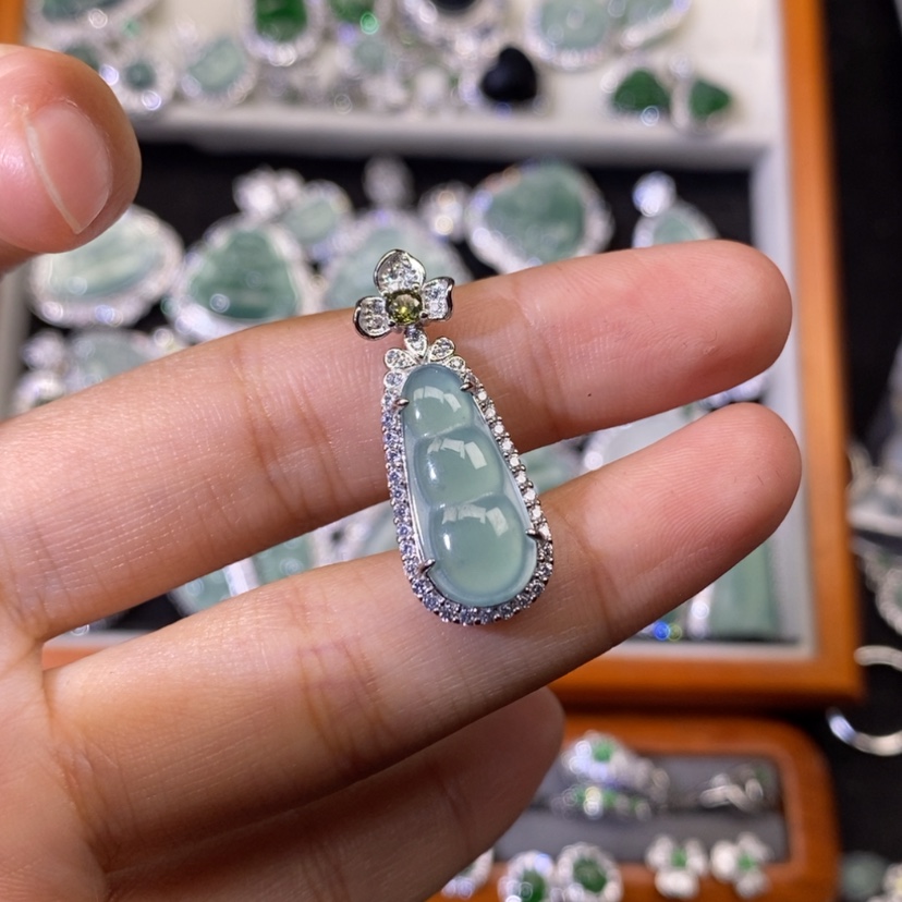 【闪购商品】翡翠颈饰未镶嵌天然