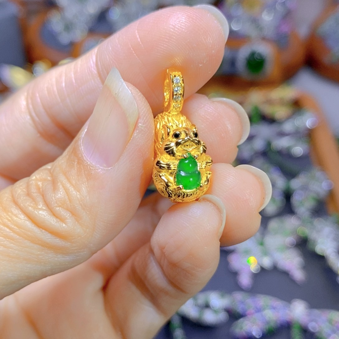 翡翠颈饰银S925镶嵌天然翡翠