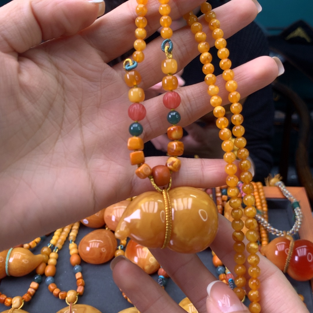 蜜蜡未镶嵌颈饰葫芦